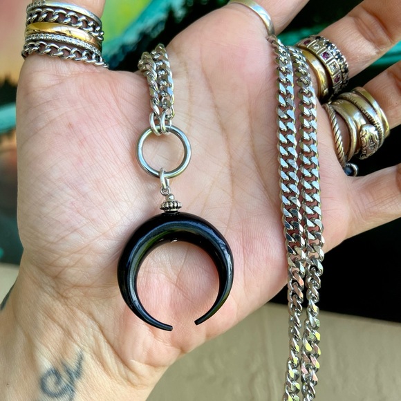 Black carved horn upside down moon lunula design Stainless steel choker necklace - Picture 5 of 14